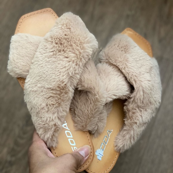 Sandals - Picture 3 of 4